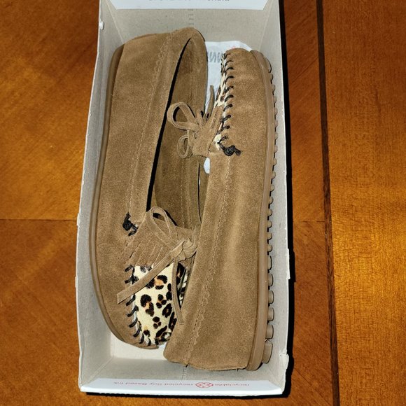 Minnetonka Leopard Moccasins Flats Slippers Size 7 NEW - Picture 2 of 7